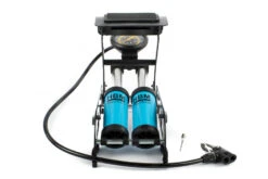 HBM Professionele Voetpomp Met Dubbele Cilinder En Manometer 9 Bar. Set 8 Bar